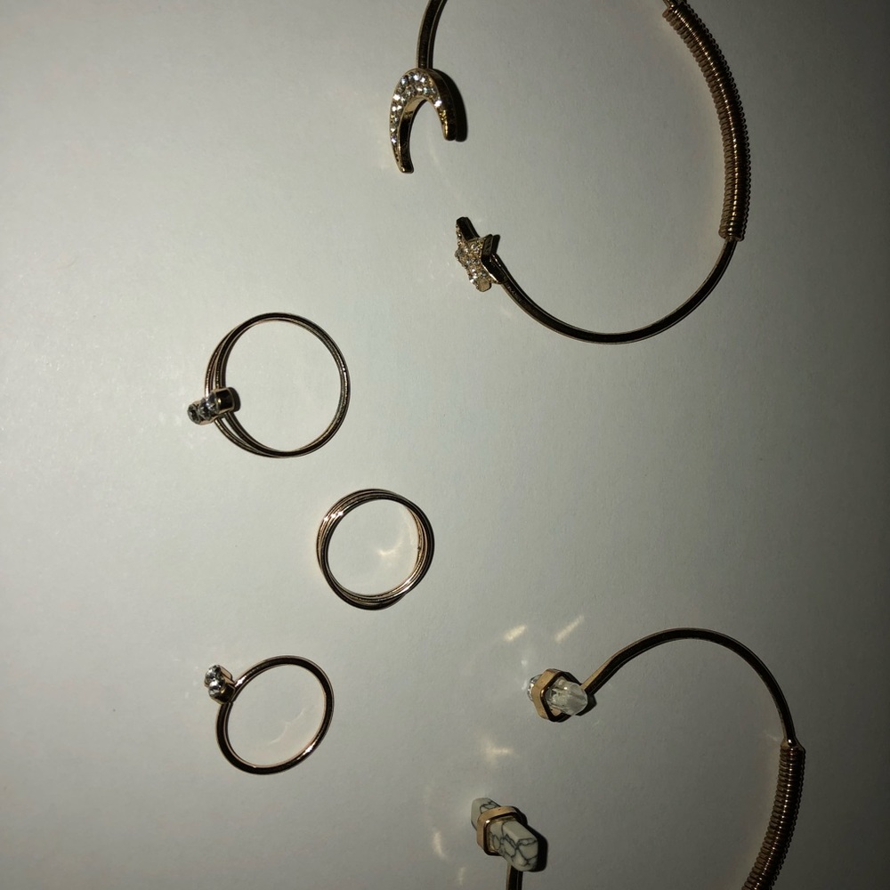 2 gold bracelets and 3 rings